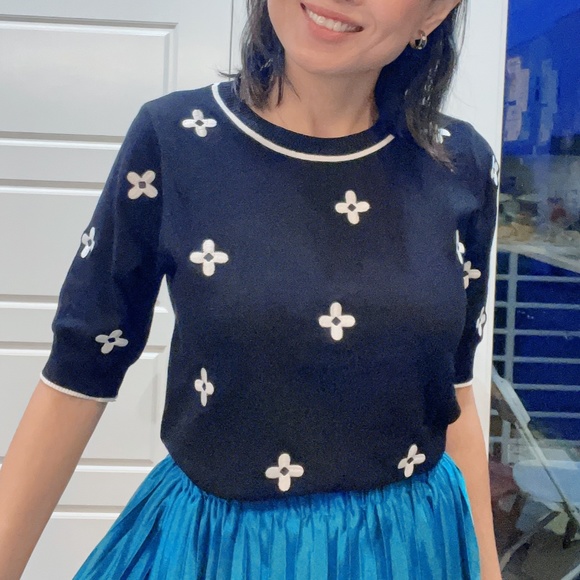 Classic Floral Print Puff Sleeve Top - Picture 8 of 12